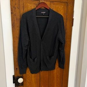 Medium Men’s gray cardigan sweater